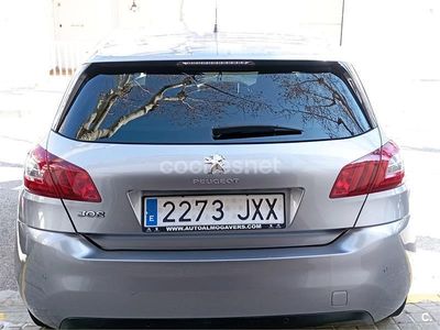 Usado Peugeot 308 Active 130 CV (95 kW) 2017 Gris / plata Berlina
