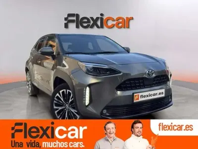 Usado Toyota Yaris Cross Style 116 CV (85 kW) 2022 Gris SUV