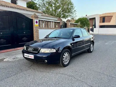 Usado Audi A4 115 CV (84 kW) 2000 Azul Berlina