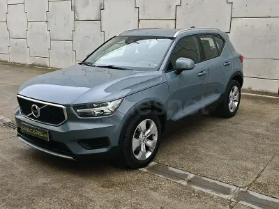 Usado Volvo XC40 150 CV (110 kW) 2020 Gris / plata SUV