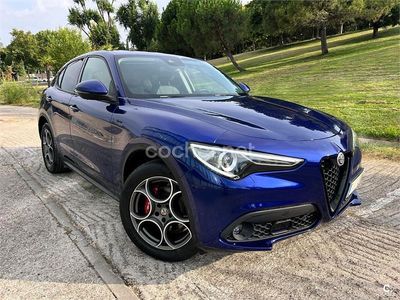 Usado Alfa Romeo Stelvio Sprint 190 CV (139 kW) 2021 Azul SUV