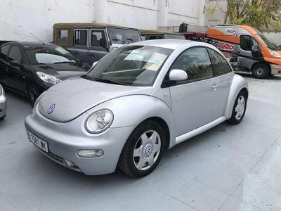 Usado VW Beetle 116 CV (85 kW) 2000 Plateado Utilitario