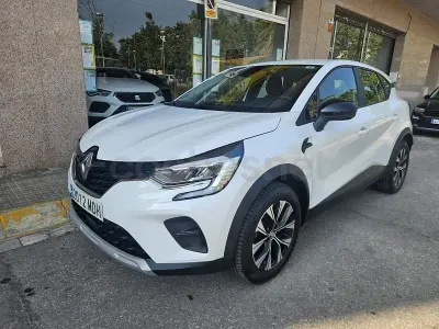 Usado Renault Captur Equilibre 100 CV (73 kW) 2023 Blanco SUV
