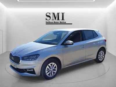 Usado Skoda Fabia Selection 95 CV (69 kW) 2024 Gris Utilitario