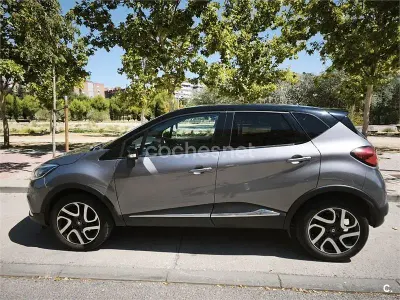 Usado Renault Captur Zen 120 CV (88 kW) 2017 Gris / plata SUV