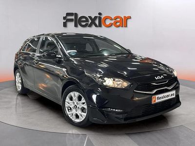 Usado Kia Ceed 136 CV (100 kW) 2023 Negro Utilitario