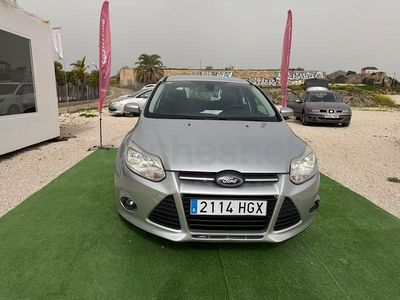 Usado Ford Focus Trend 95 CV (69 kW) 2011 Gris / plata Berlina