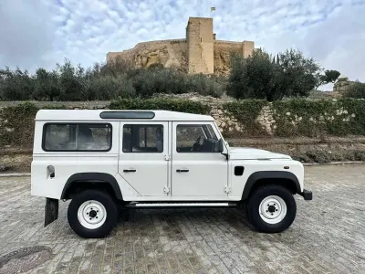 Usado Land Rover Defender 122 CV (89 kW) 2009 Blanco Familiar
