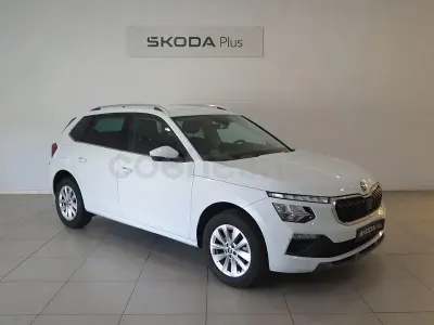 Usado Skoda Kamiq Selection 115 CV (84 kW) 2025 Blanco SUV