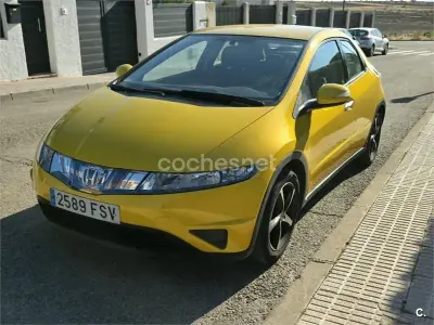 Usado Honda Civic Comfort 83 CV (61 kW) 2007 Amarillo Berlina