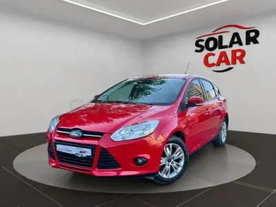 Usado Ford Focus Trend 100 CV (73 kW) 2012 Rojo Berlina