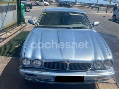 Azul Usado 1999 Jaguar XJ8 Executive Berlina | 5500 €