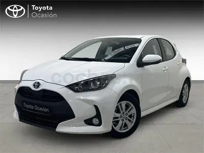 Usado Toyota Yaris Hybrid Business Edition 116 CV (85 kW) 2021 Blanco Berlina