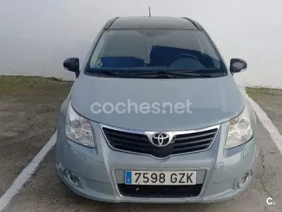 Usado Toyota Avensis Advance 124 CV (91 kW) 2010 Gris / plata Familiar