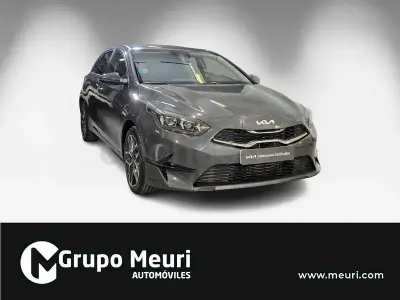Usado Kia Ceed 136 CV (100 kW) 2023 Negro Utilitario
