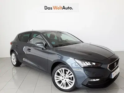 Usado Seat Leon Style 115 CV (84 kW) 2022 Gris / plata Berlina