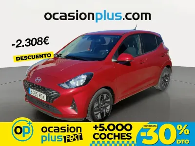 Usado Hyundai i10 63 CV (46 kW) 2024 Rojo Utilitario