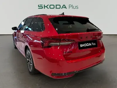 Usado Skoda Octavia SportLine 150 CV (110 kW) 2025 Rojo Familiar