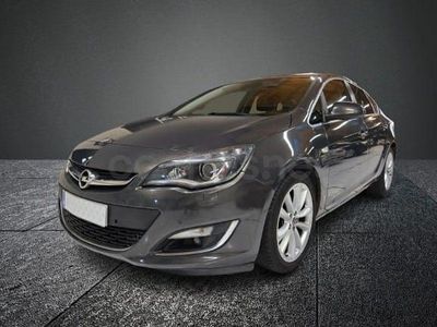 Usado Opel Astra Excellence 140 CV (102 kW) 2012 Gris / plata Berlina