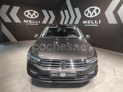 Usado VW Passat Executive 122 CV (89 kW) 2021 Gris / plata Berlina