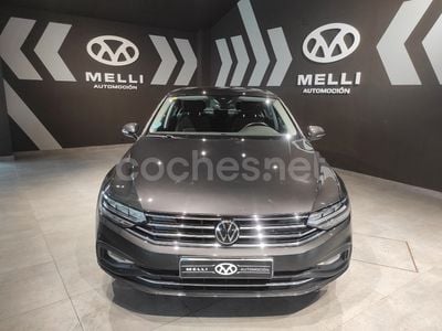 Usado VW Passat Executive 122 CV (89 kW) 2021 Gris / plata Berlina