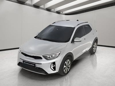 Gris plata Usado 2024 Kia Stonic SUV | 19.925 € (Un poco caro)