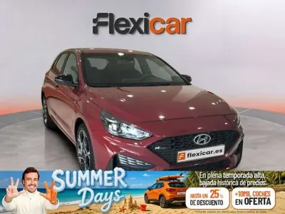Usado Hyundai i30 N Line 120 CV (88 kW) 2022 Rojo Berlina