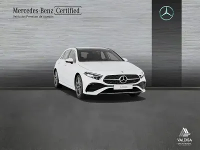 Usado Mercedes A180 AMG line 136 CV (100 kW) 2024 Blanco polar Berlina