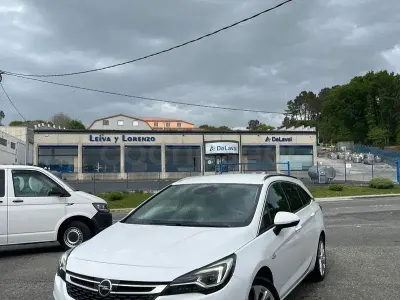 Usado Opel Astra Excellence 136 CV (100 kW) 2016 Blanco Familiar
