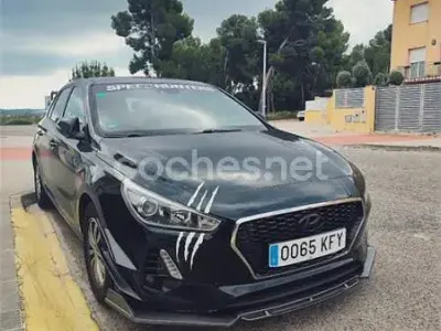 Usado Hyundai i30 120 CV (88 kW) 2017 Negro Berlina