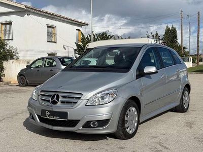 Usado Mercedes B180 122 CV (89 kW) 2011 Plateado Monovolumen