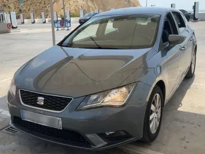 Usado Seat Leon Style 105 CV (77 kW) 2014 Gris / plata Berlina