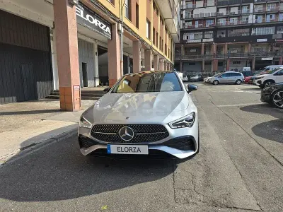 Usado Mercedes CLA220 190 CV (139 kW) 2025 Gris / plata Berlina