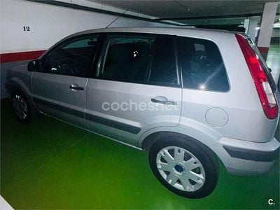 Usado Ford Fusion Ambiente 80 CV (58 kW) 2011 Gris / plata Utilitario