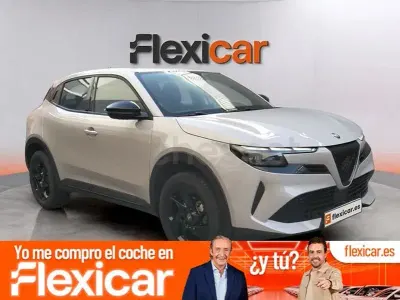 Usado Alfa Romeo Junior Edizione Speciale 145 CV (106 kW) 2025 Beige SUV