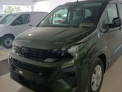 Nuevo Peugeot Rifter Allure 102 CV (75 kW) 2026 Verde Monovolumen