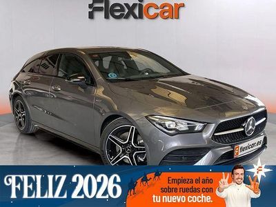 Gris / plata Usado 2021 Mercedes CLA200 Shooting Brake Familiar | 28.790 € (Precio justo)