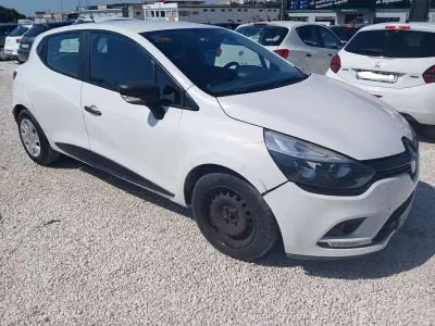 Usado Renault Clio Authentique 75 CV (55 kW) 2015 Blanco Utilitario