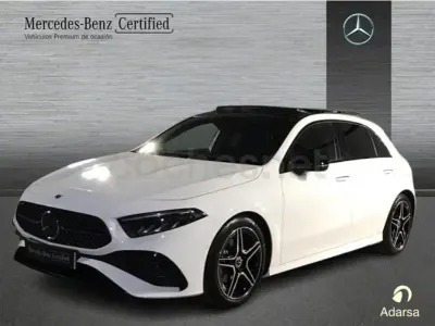 Usado Mercedes A180 AMG line 116 CV (85 kW) 2023 Blanco Berlina