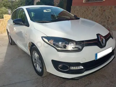 Usado Renault Mégane III LIMITED 115 CV (84 kW) 2014 Blanco Berlina
