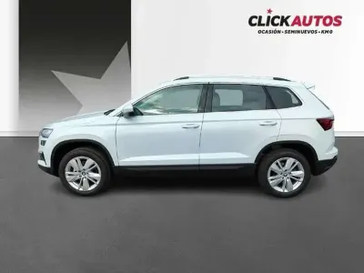 Usado Skoda Karoq Selection 116 CV (85 kW) 2026 Blanco SUV