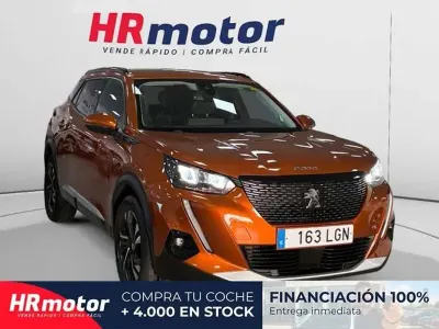 Usado Peugeot 2008 Allure 131 CV (96 kW) 2020 Naranja SUV