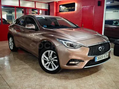 Usado Infiniti Q30 Premium 170 CV (125 kW) 2017 Beige Berlina