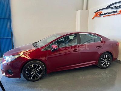 Granate Usado 2018 Toyota Avensis Executive Berlina | 12.659 € (Un poco caro)