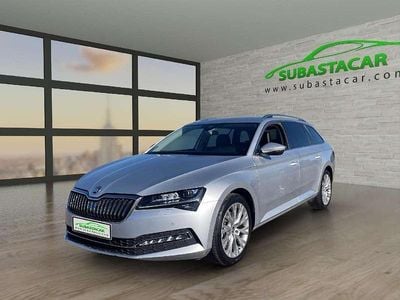 Usado Skoda Superb Style 150 CV (110 kW) 2022 Plateado Familiar