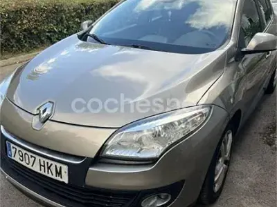 Usado Renault Mégane III Dynamique 110 CV (80 kW) 2012 Beige Berlina