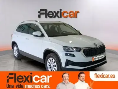 Usado Skoda Karoq Ambition 150 CV (110 kW) 2022 Blanco SUV