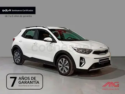 Usado Kia Stonic 100 CV (73 kW) 2024 Blanco SUV