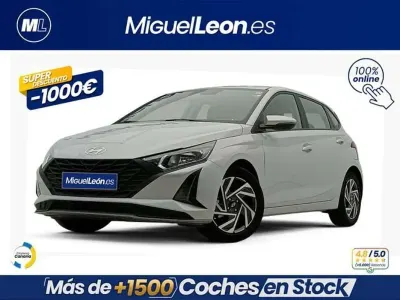 Usado Hyundai i20 84 CV (61 kW) 2024 Gris Utilitario