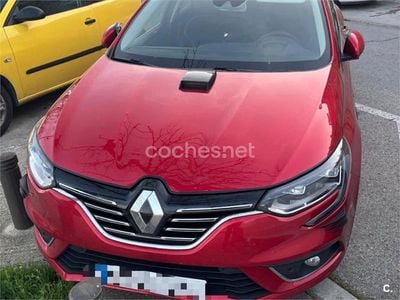Usado Renault Mégane IV Zen 130 CV (95 kW) 2016 Rojo Berlina